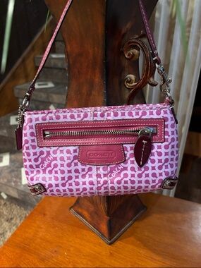 Coach Rare Pink Optic C Monogram Wristlet Rare leaf pull - EUC